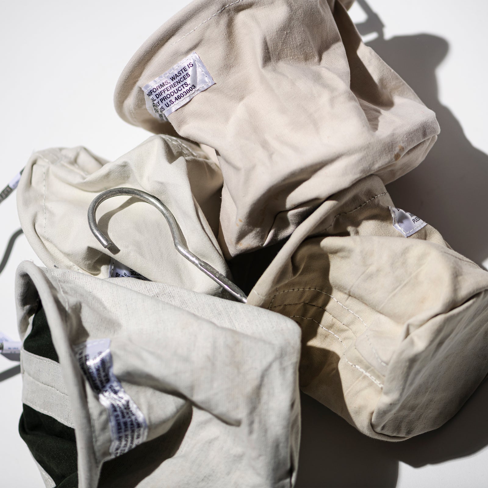 VINTAGE MATERIAL HOOK BASKET / Medium – PUEBCO ONLINE STORE